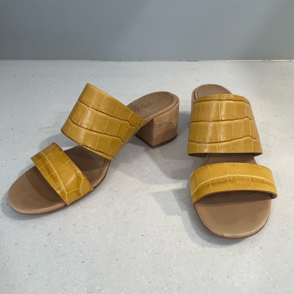 MADEWELL - The Kiera Mule Sandal in Croc Embossed Leather - Picture 3 of 6